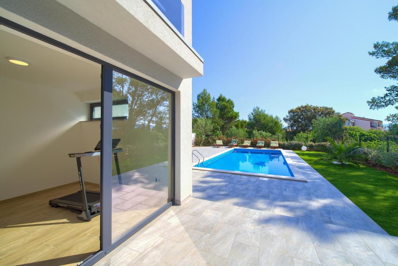 Apartments Paola & Karla With Pool Krk Town Esterno foto