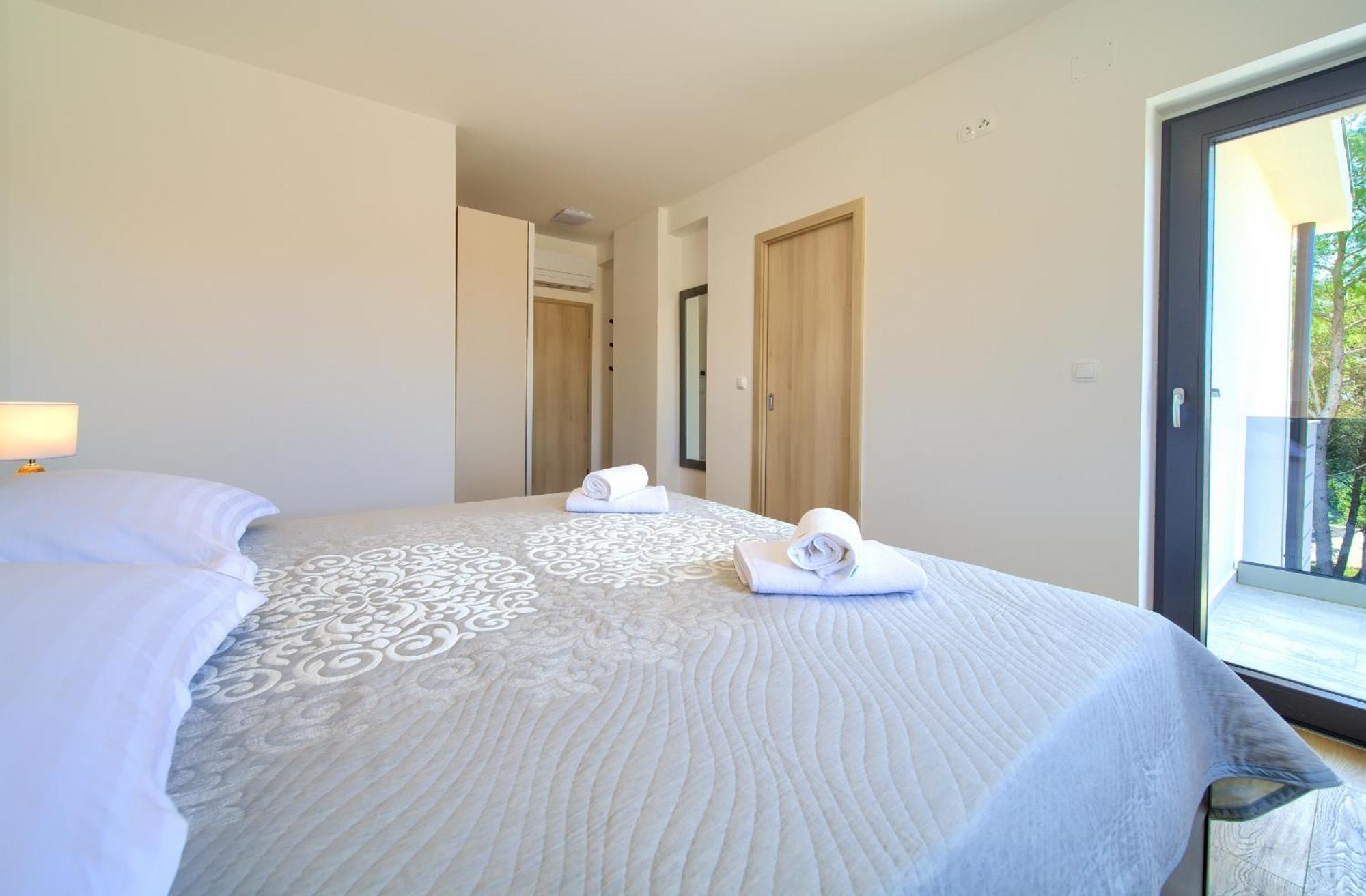 Apartments Paola & Karla With Pool Krk Town Camera foto